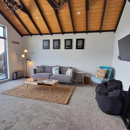 Modern, Plush & Picturesque - Brand New Townhouse
